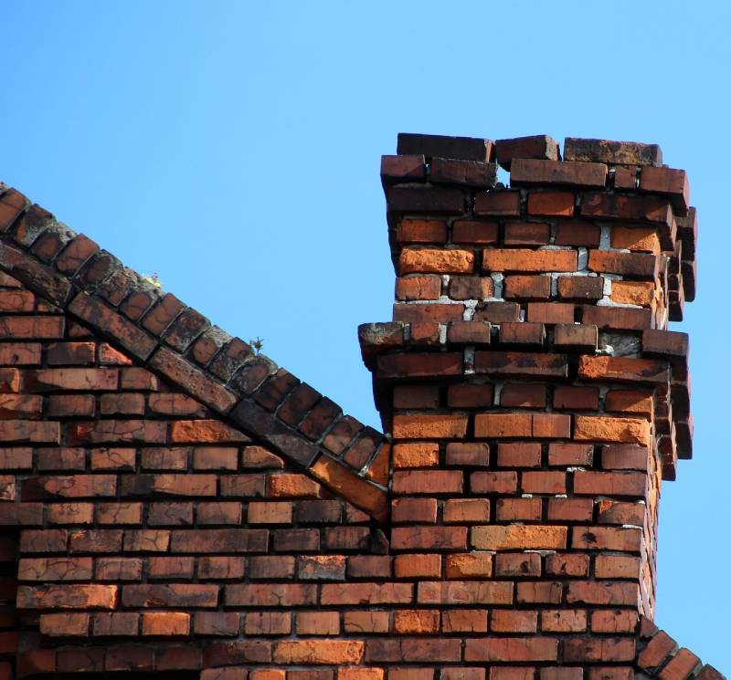 Signs Your Encino Home Needs a Chimney Inspection Damaged chimney on an Encino home showing cracks and missing mortar